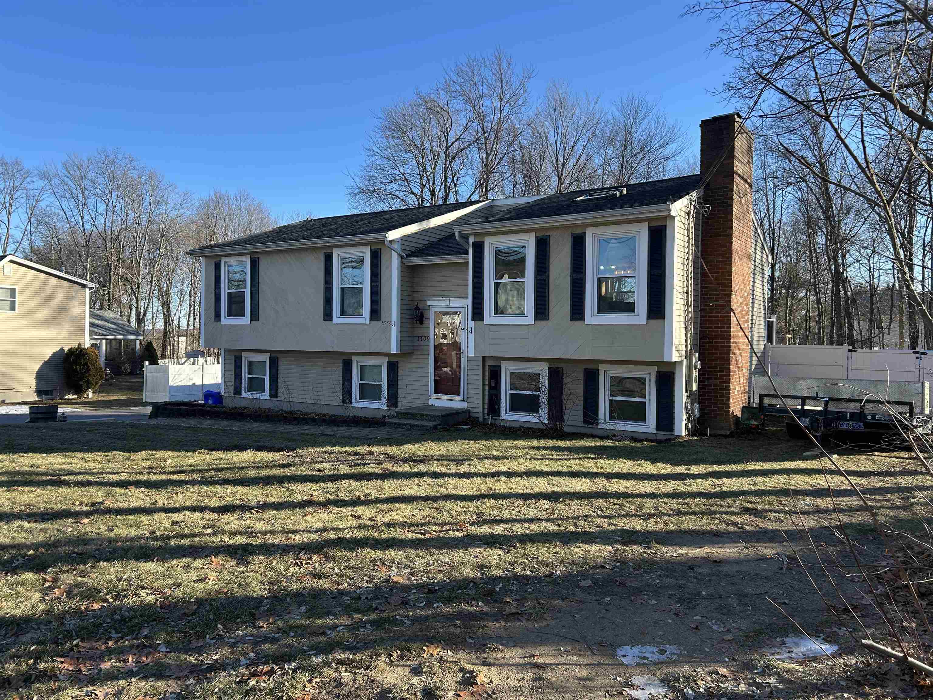 1409 Wellington Road Manchester, NH 03104 - Photo 2 of 38