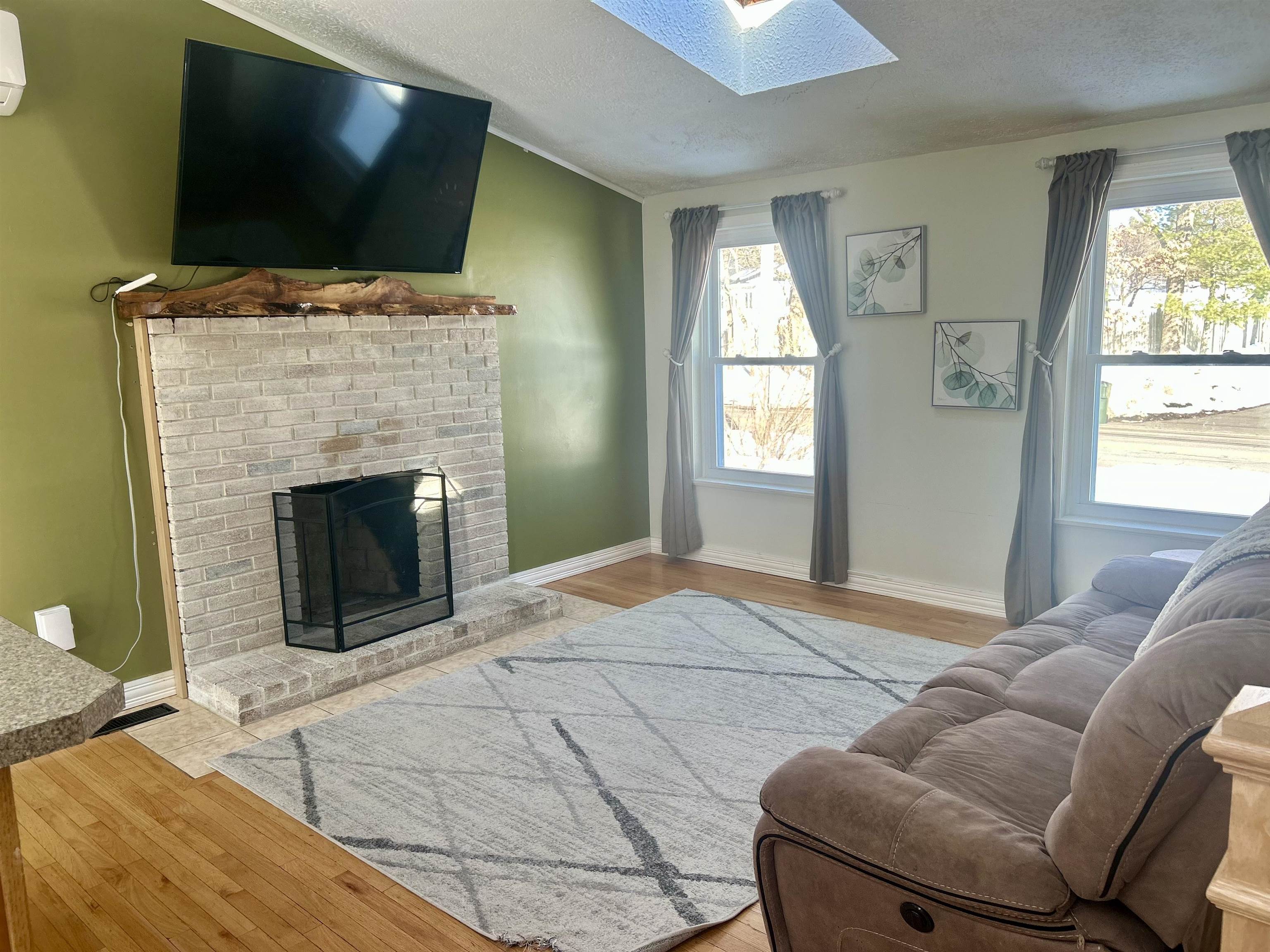 1409 Wellington Road Manchester, NH 03104 - Photo 5 of 38