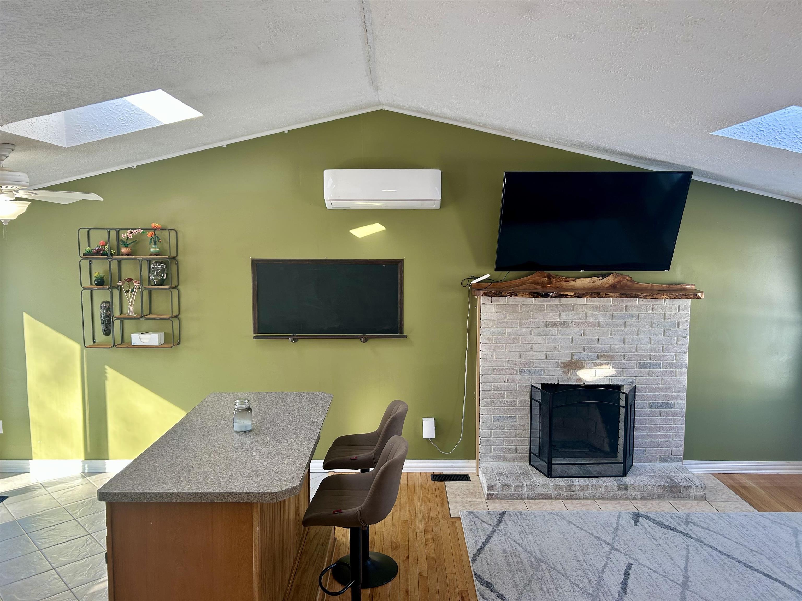 1409 Wellington Road Manchester, NH 03104 - Photo 7 of 38