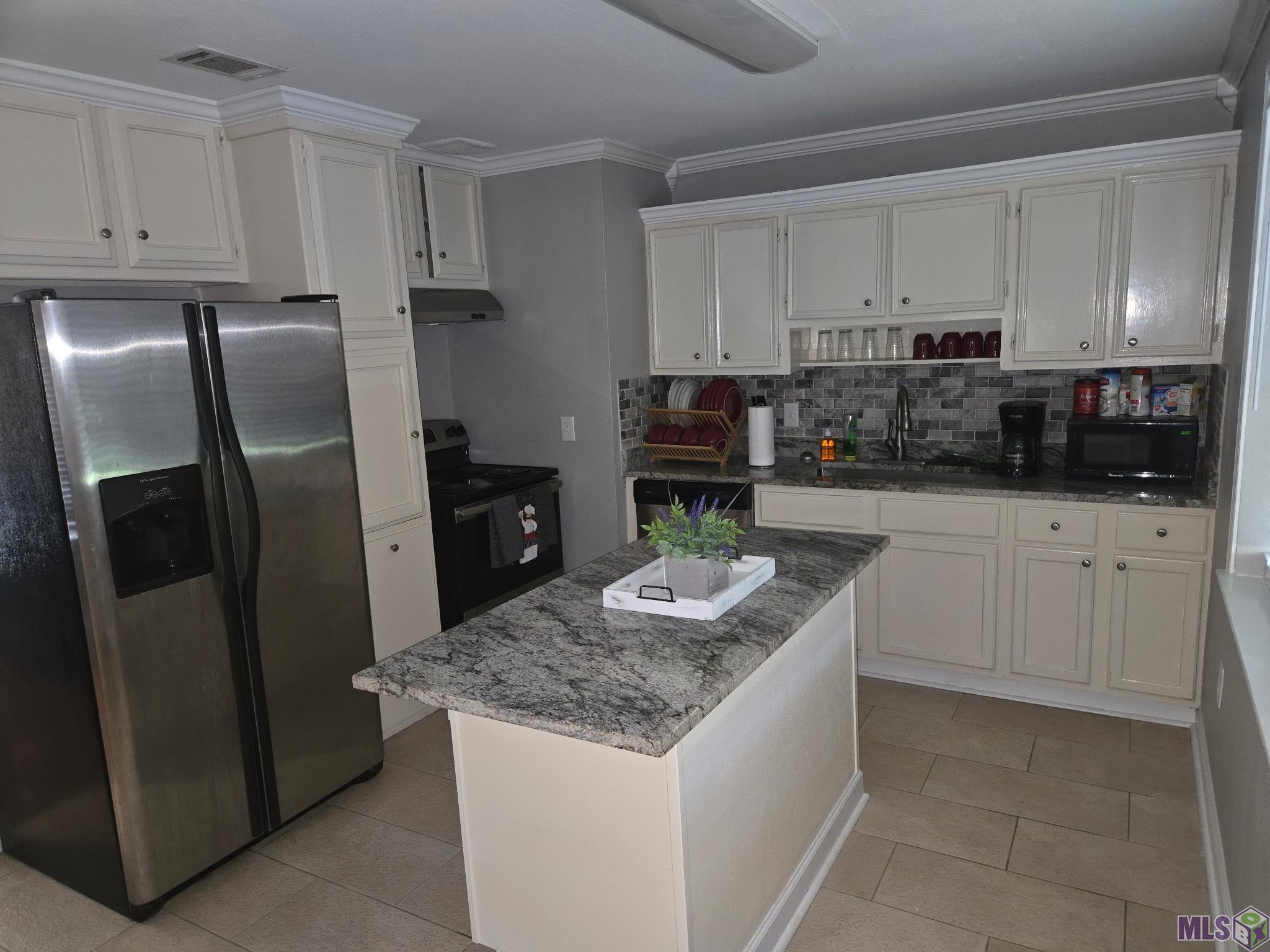 7317 Meadow Park Avenue Baton Rouge, LA 70810 - Photo 3 of 8