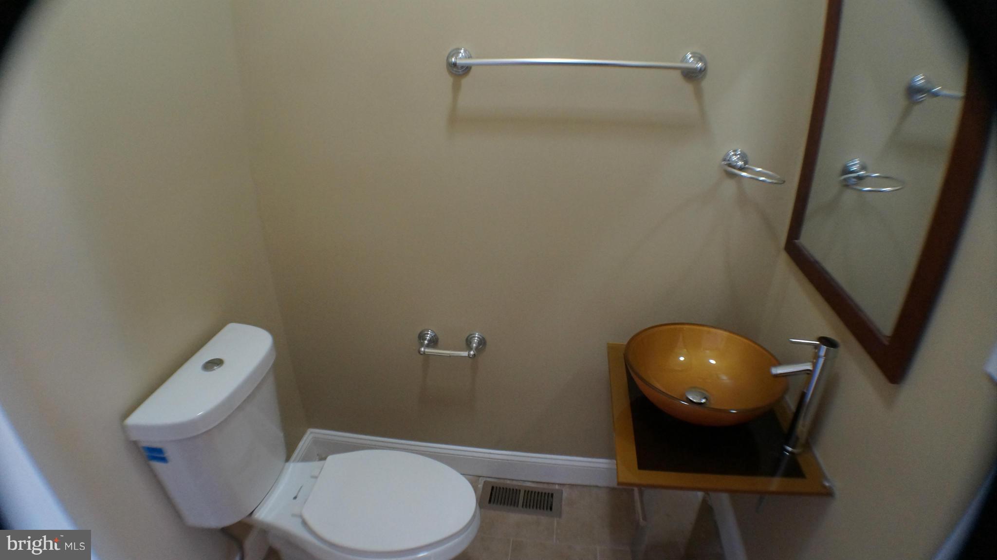5408 Tramore Road Baltimore, MD 21214 - Photo 8 of 18 Bath