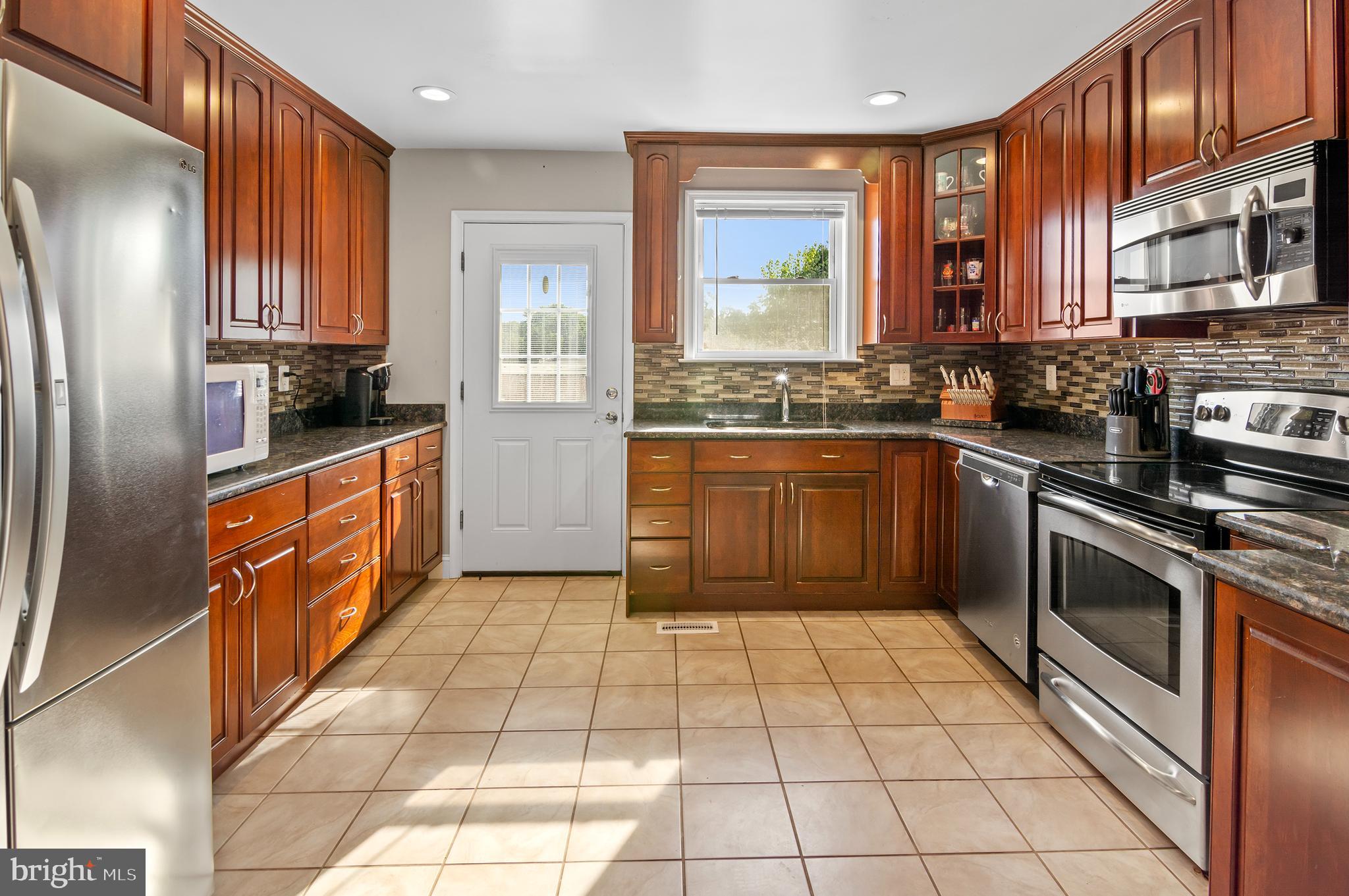 4215 North Point Road Dundalk, MD 21222 - Photo 6 of 26 Gallery Image 6