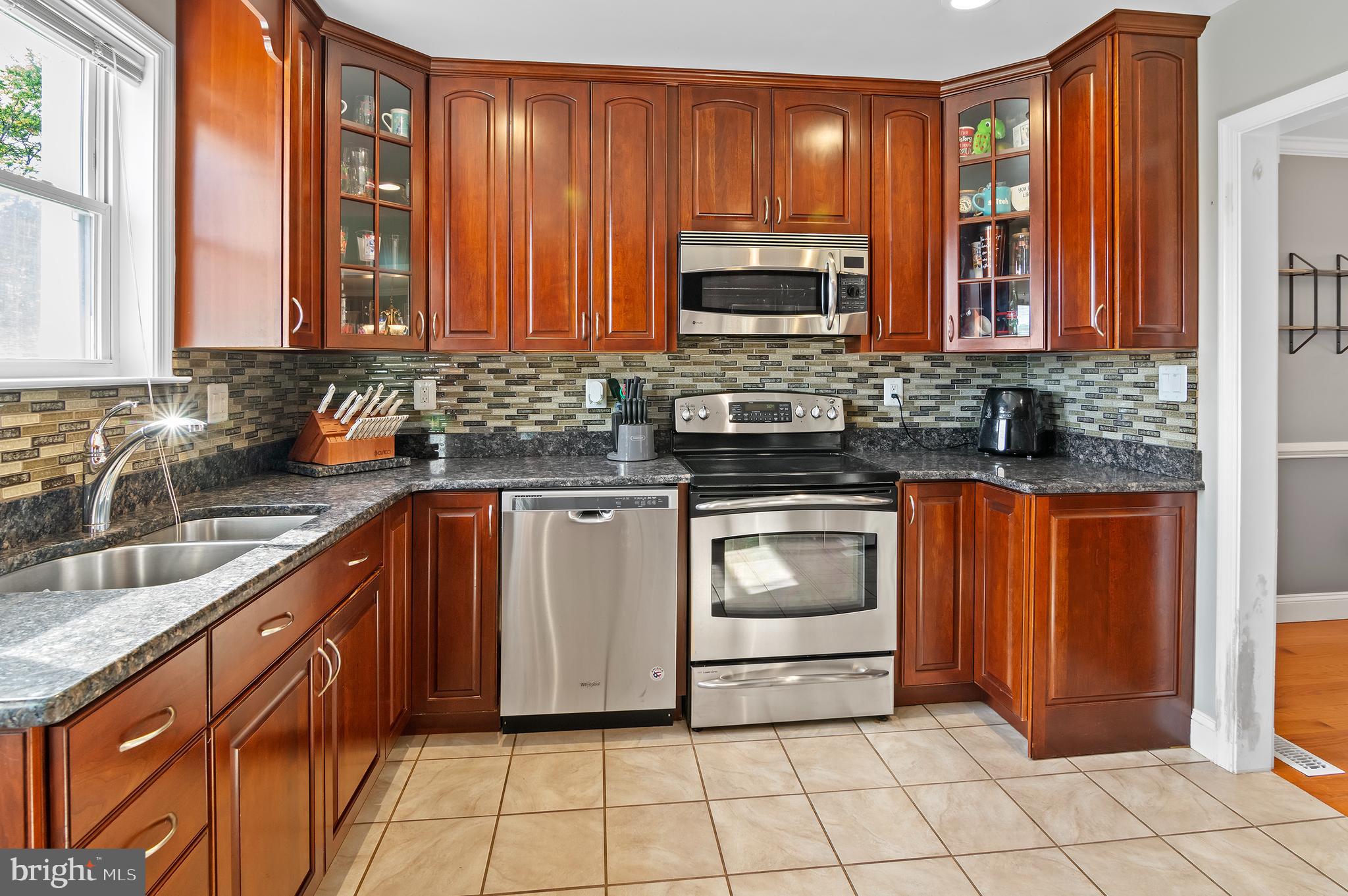 4215 North Point Road Dundalk, MD 21222 - Photo 8 of 26 Gallery Image 8