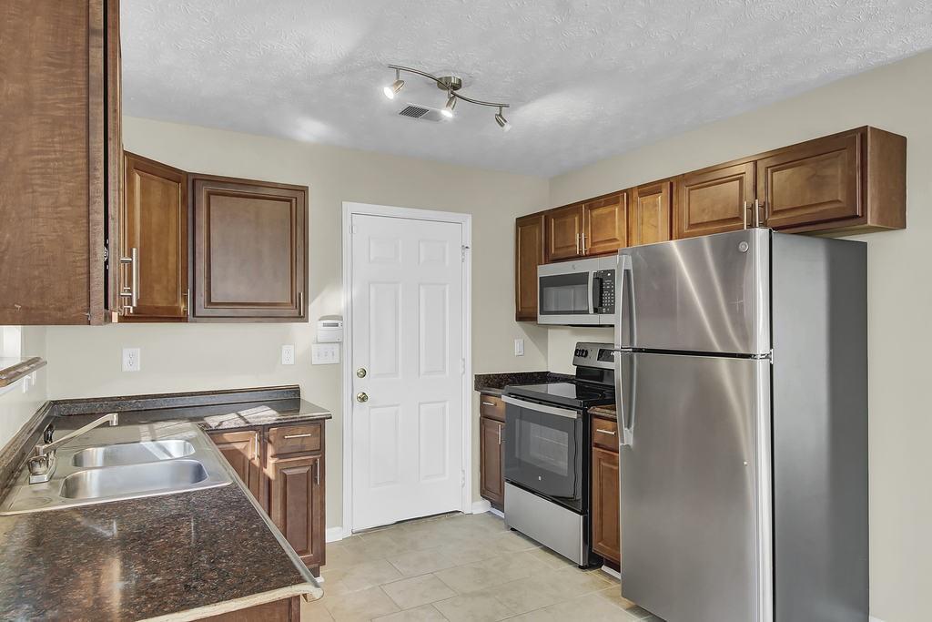 40 Elisabeth Way Grantville, GA 30220 - Photo 7 of 25