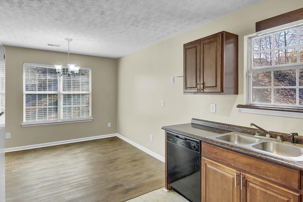 40 Elisabeth Way Grantville, GA 30220 - Photo 9 of 25