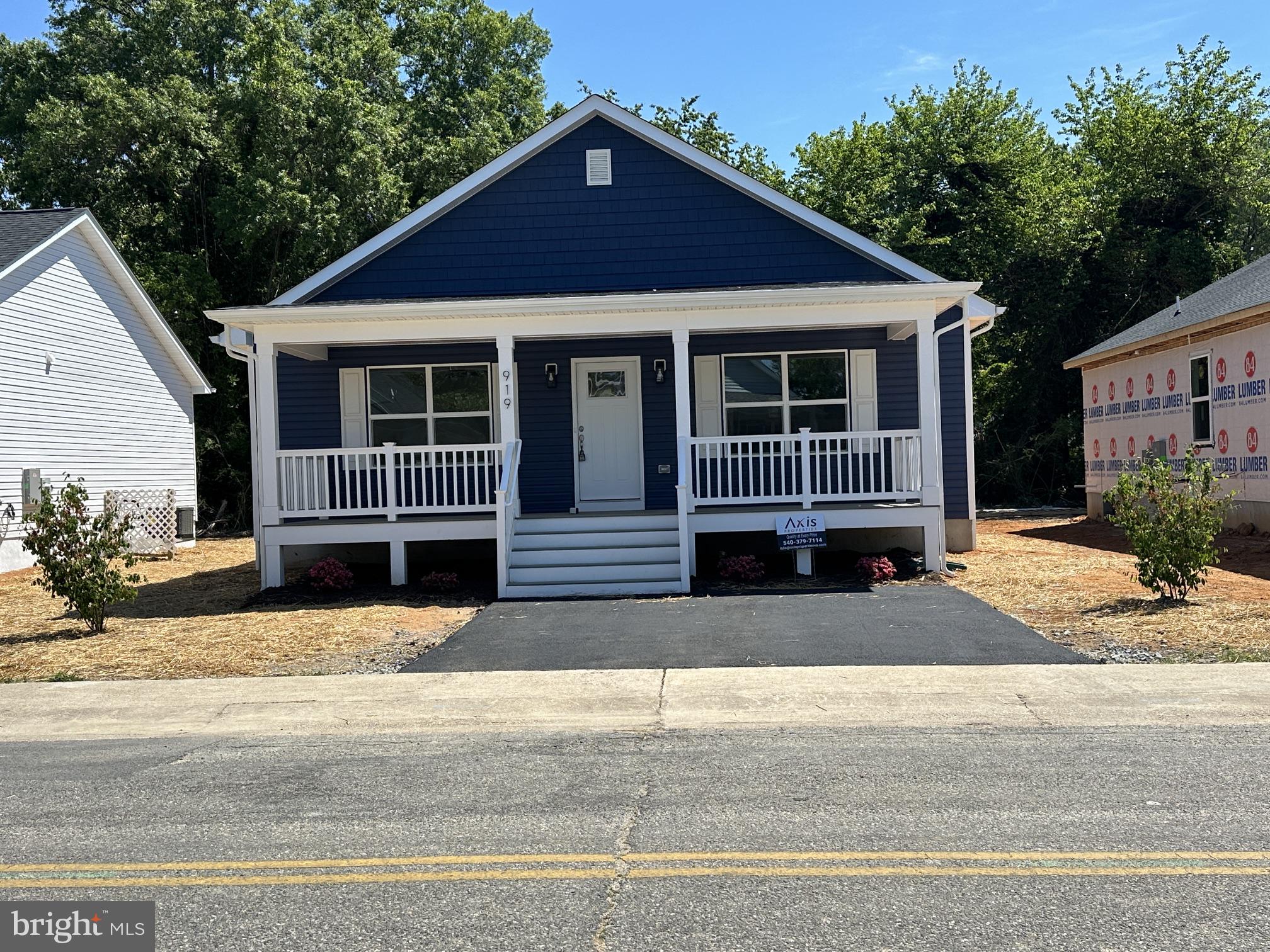 919 Jackson Street Colonial Beach, VA 22443 - Photo 3 of 5 a front view of a house with a yard