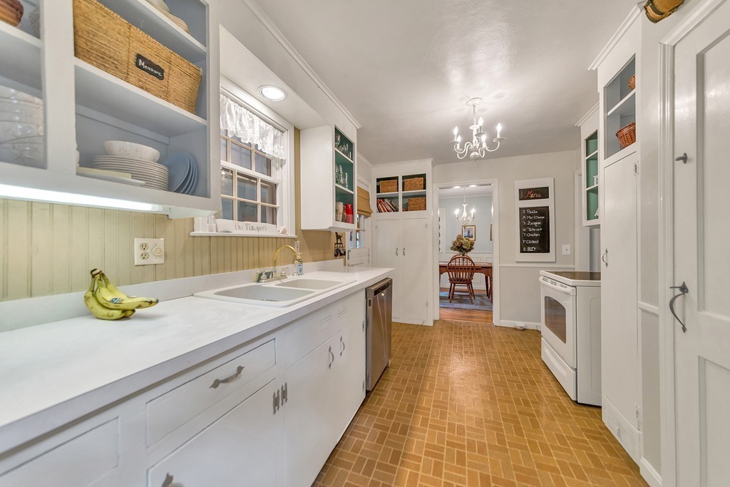 39 Ballard Avenue Springfield, MA 01119 - Photo 4 of 27