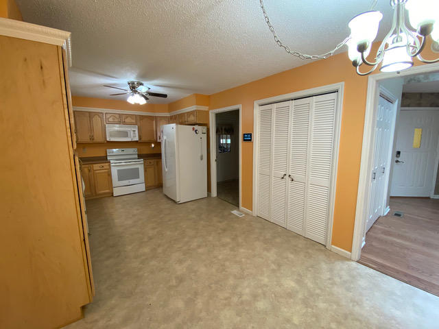 143 Norcross Road Fairfield Glade, TN 38558 - Photo 16 of 40 eat-in kitchen