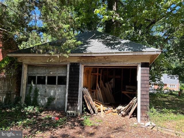 605 Upland Road Pikesville, MD 21208 - Photo 18 of 38 a view of a house with backyard and trees