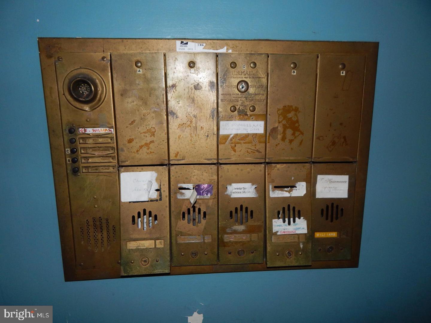 605 Upland Road Pikesville, MD 21208 - Photo 3 of 38