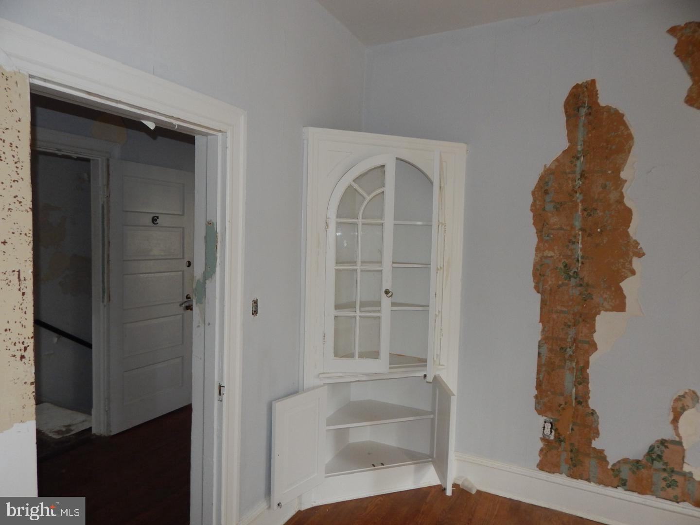 605 Upland Road Pikesville, MD 21208 - Photo 7 of 38 a view of walk in closet