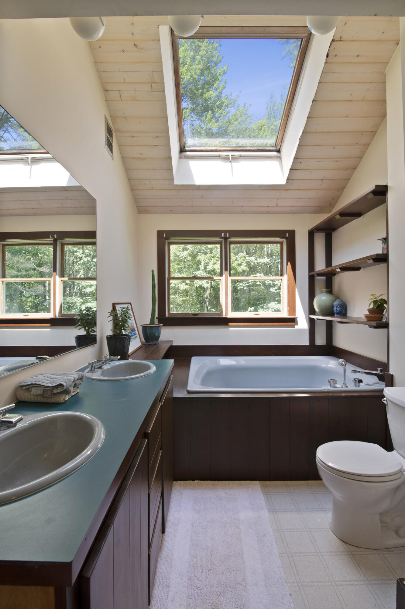 1862 Post Road Wells, ME 04090 - Photo 21 of 39 Guest Bathroom