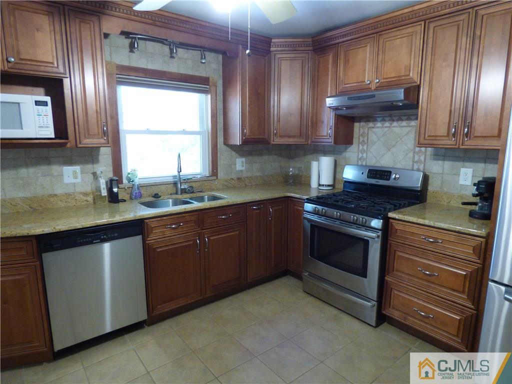 467 Calvert Road North Brunswick, NJ 08902 - Photo 3 of 18 Gallery Image 3