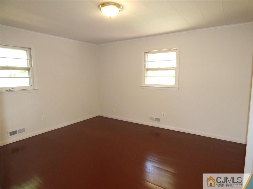 467 Calvert Road North Brunswick, NJ 08902 - Photo 6 of 18 Gallery Image 6