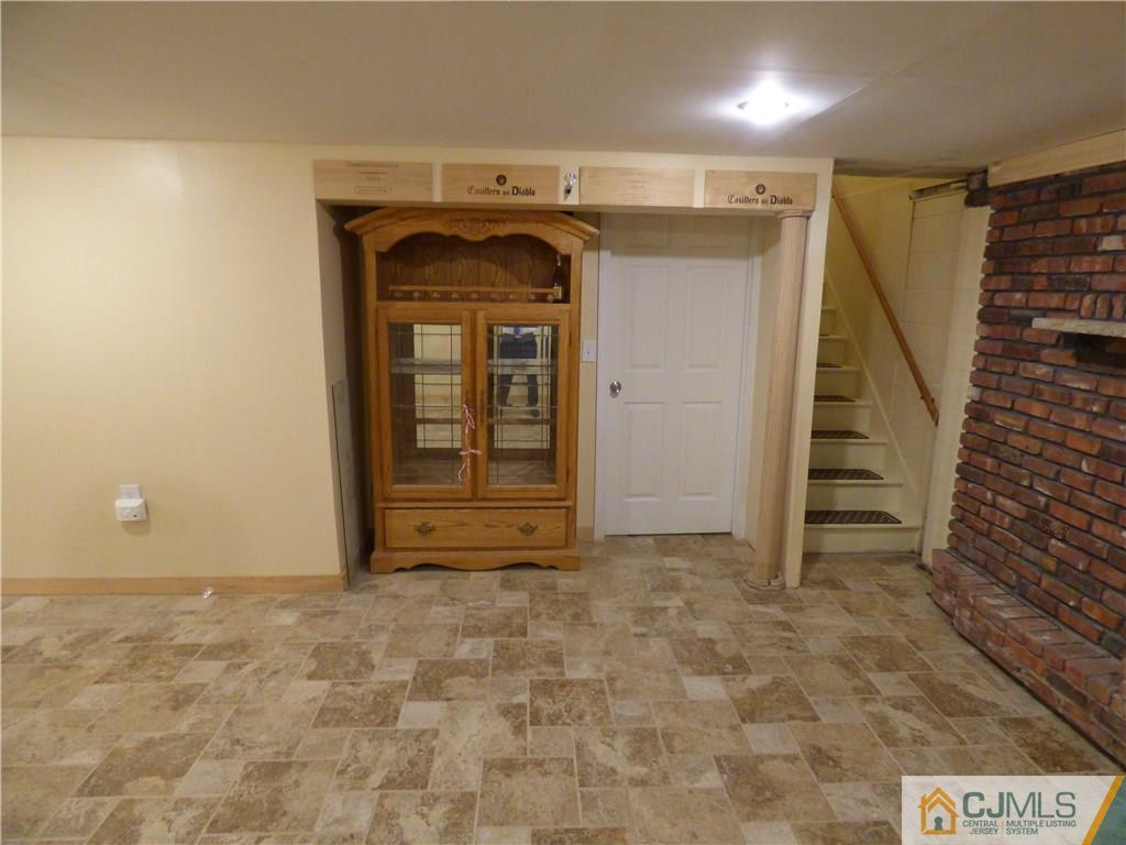 467 Calvert Road North Brunswick, NJ 08902 - Photo 9 of 18 Gallery Image 9