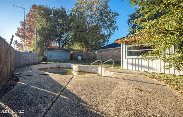 $3,500 | 2490 South Shore Drive, Biloxi, MS 39532