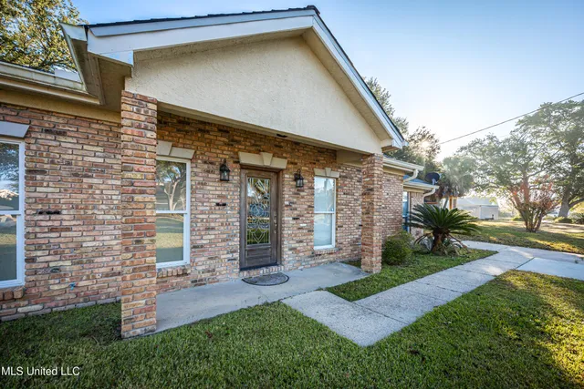 $3,500 | 2490 South Shore Drive, Biloxi, MS 39532