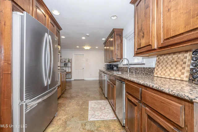 $3,500 | 2490 South Shore Drive, Biloxi, MS 39532