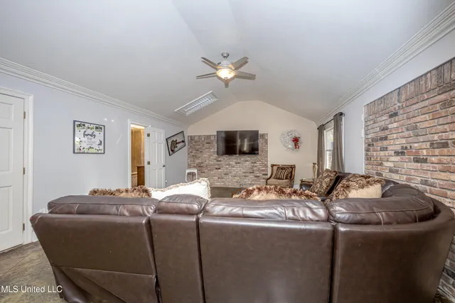 $3,500 | 2490 South Shore Drive, Biloxi, MS 39532