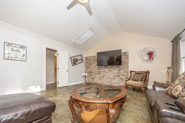 $3,500 | 2490 South Shore Drive, Biloxi, MS 39532