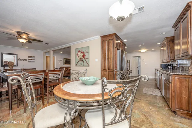 $3,500 | 2490 South Shore Drive, Biloxi, MS 39532