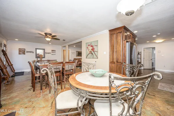 $3,200 | 2490 South Shore Drive, Biloxi, MS 39532