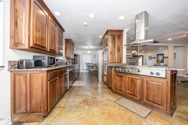 $3,500 | 2490 South Shore Drive, Biloxi, MS 39532