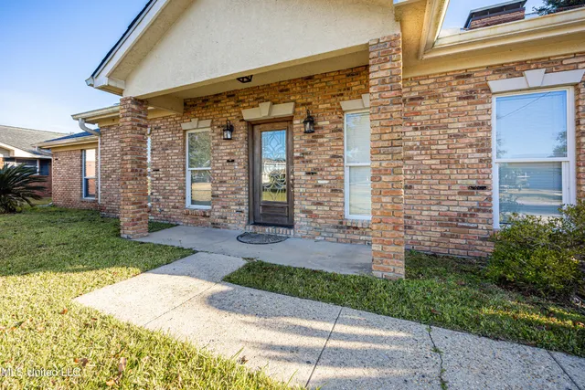 $3,500 | 2490 South Shore Drive, Biloxi, MS 39532