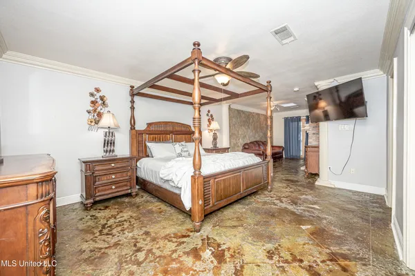 $3,200 | 2490 South Shore Drive, Biloxi, MS 39532