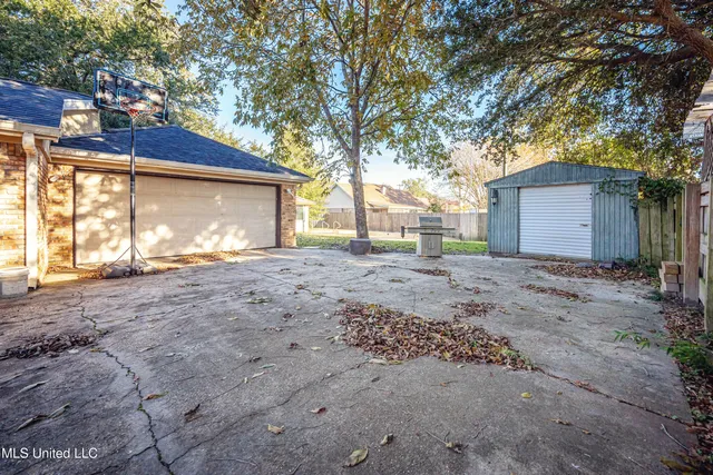 $3,500 | 2490 South Shore Drive, Biloxi, MS 39532