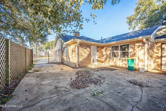 $3,500 | 2490 South Shore Drive, Biloxi, MS 39532