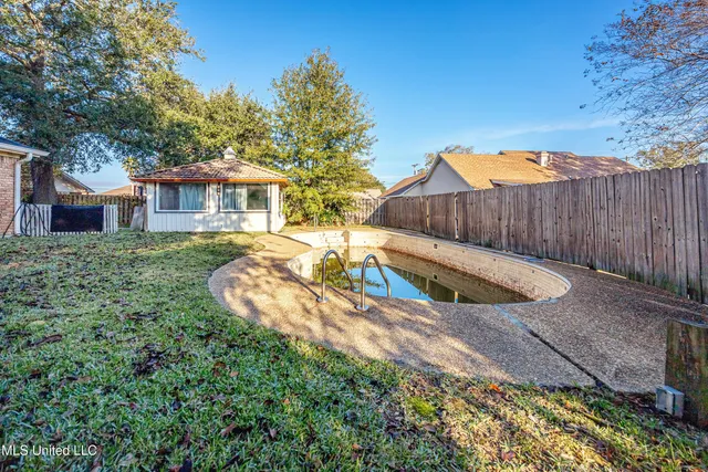 $3,500 | 2490 South Shore Drive, Biloxi, MS 39532