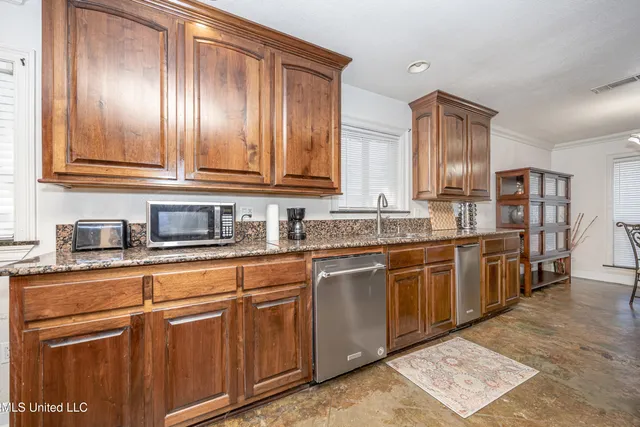 $3,500 | 2490 South Shore Drive, Biloxi, MS 39532