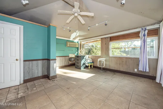 $3,500 | 2490 South Shore Drive, Biloxi, MS 39532