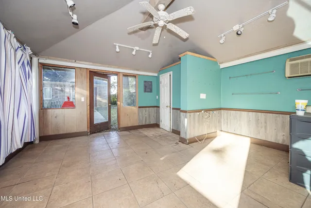 $3,500 | 2490 South Shore Drive, Biloxi, MS 39532