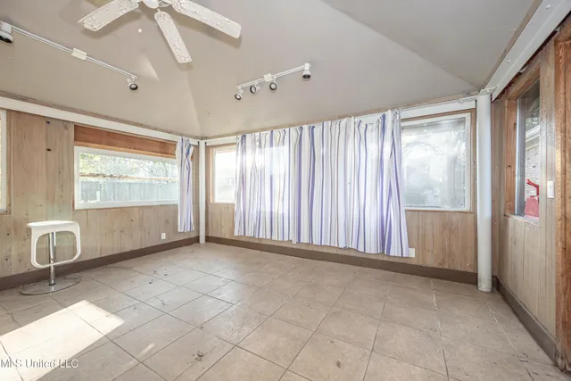 $3,500 | 2490 South Shore Drive, Biloxi, MS 39532