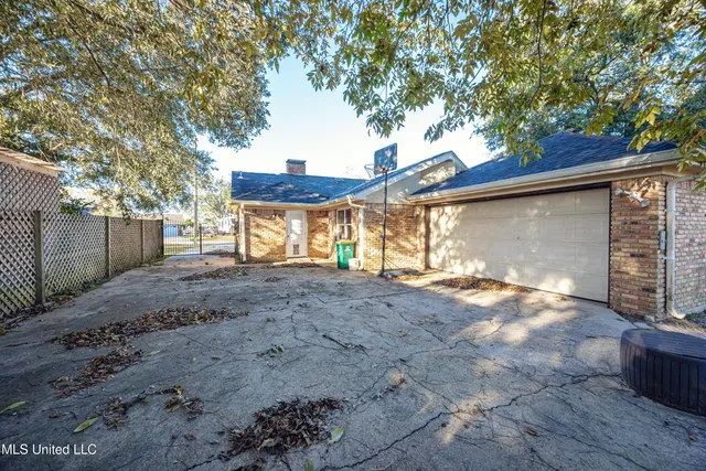 $3,500 | 2490 South Shore Drive, Biloxi, MS 39532