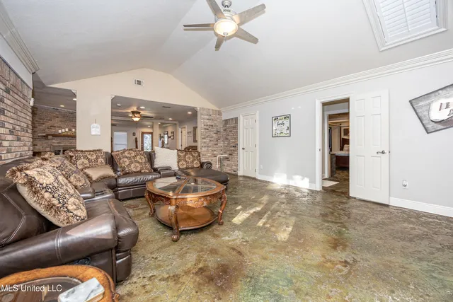 $3,500 | 2490 South Shore Drive, Biloxi, MS 39532