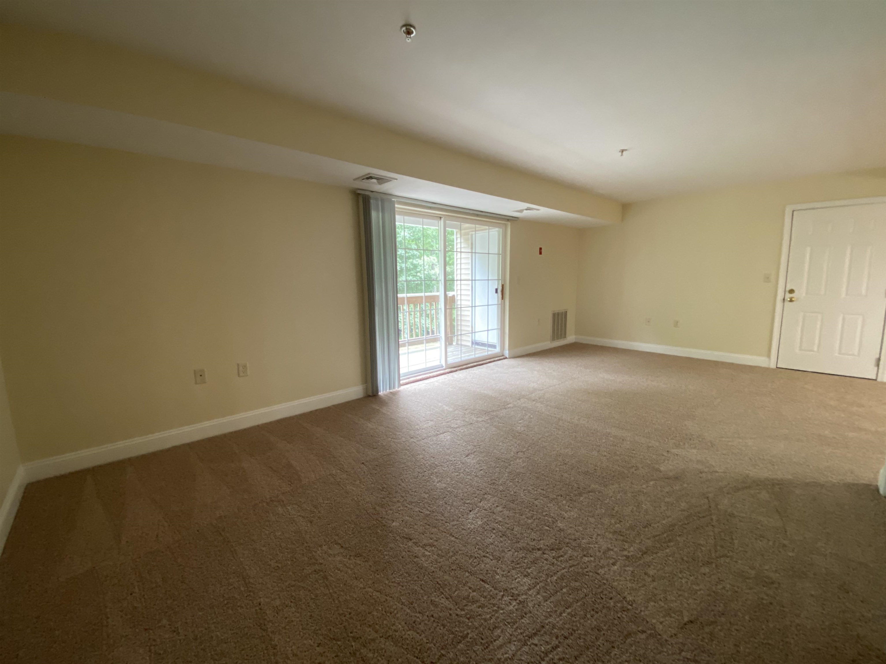 99 Mammoth Road, Unit 11 Hooksett, NH 03106 - Photo 35 of 40