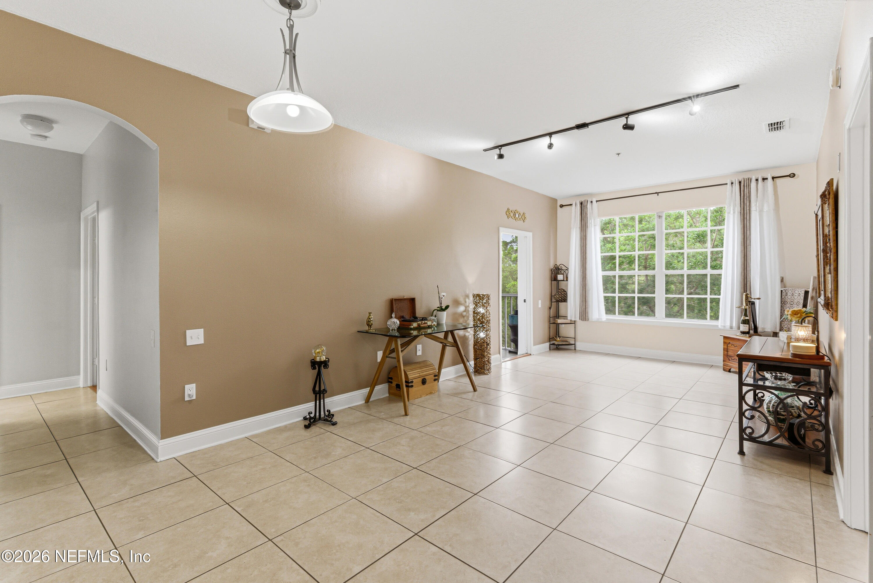 10550 Baymeadows Road, Unit 930 Jacksonville, FL 32256 - Photo 4 of 20 Living. Dining Combo