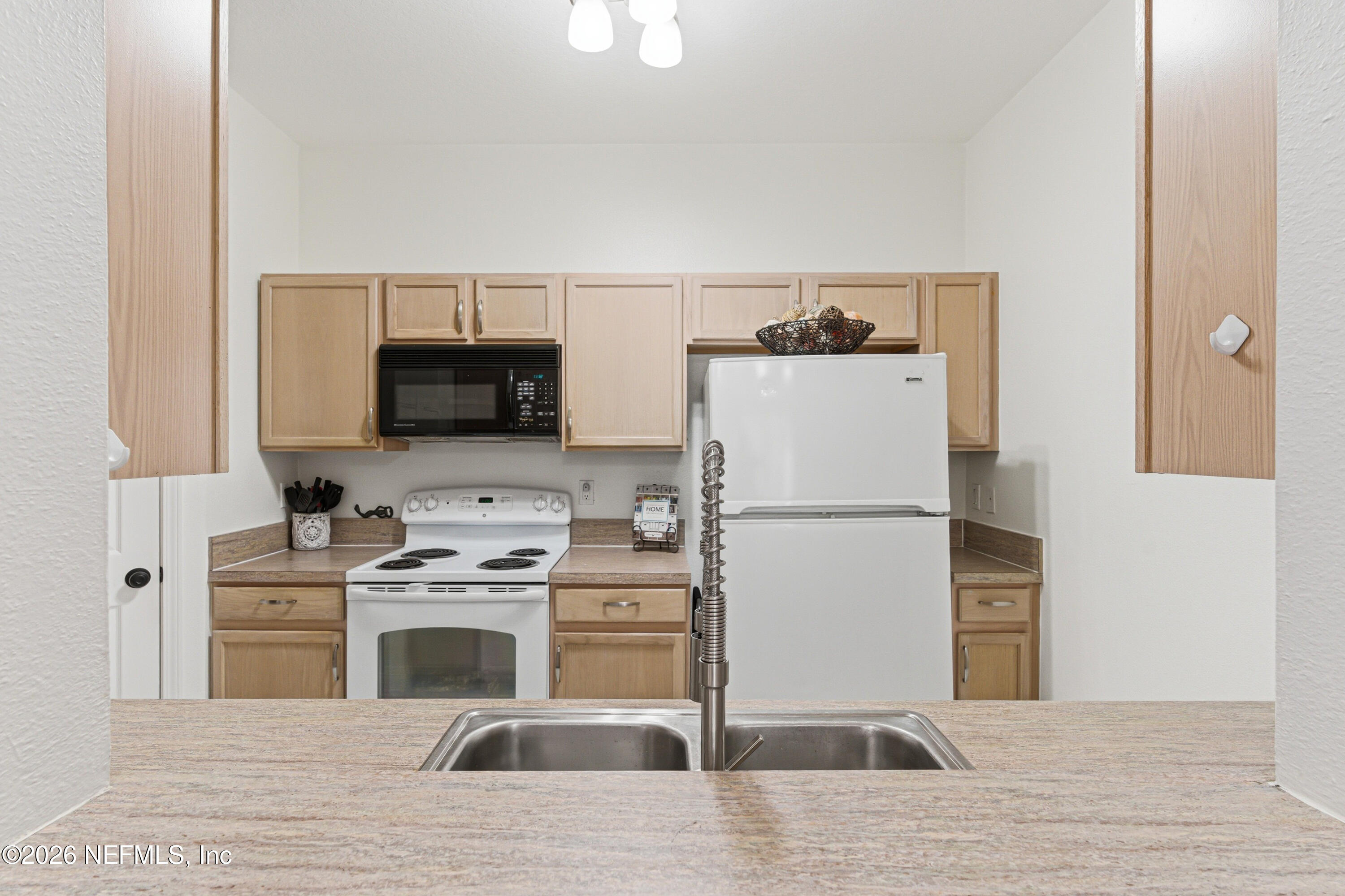 10550 Baymeadows Road, Unit 930 Jacksonville, FL 32256 - Photo 5 of 20 Kitchen