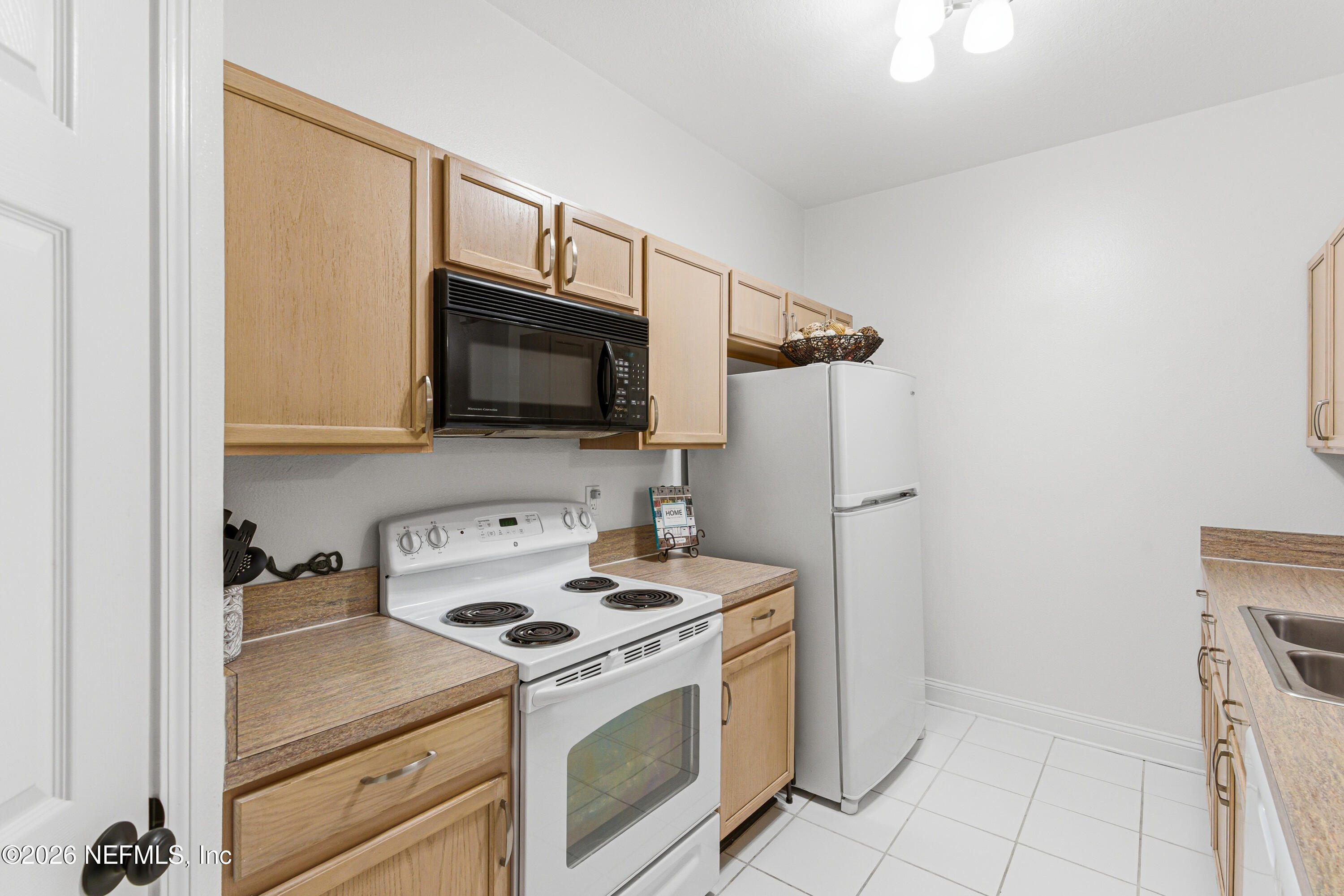 10550 Baymeadows Road, Unit 930 Jacksonville, FL 32256 - Photo 6 of 20 Kitchen