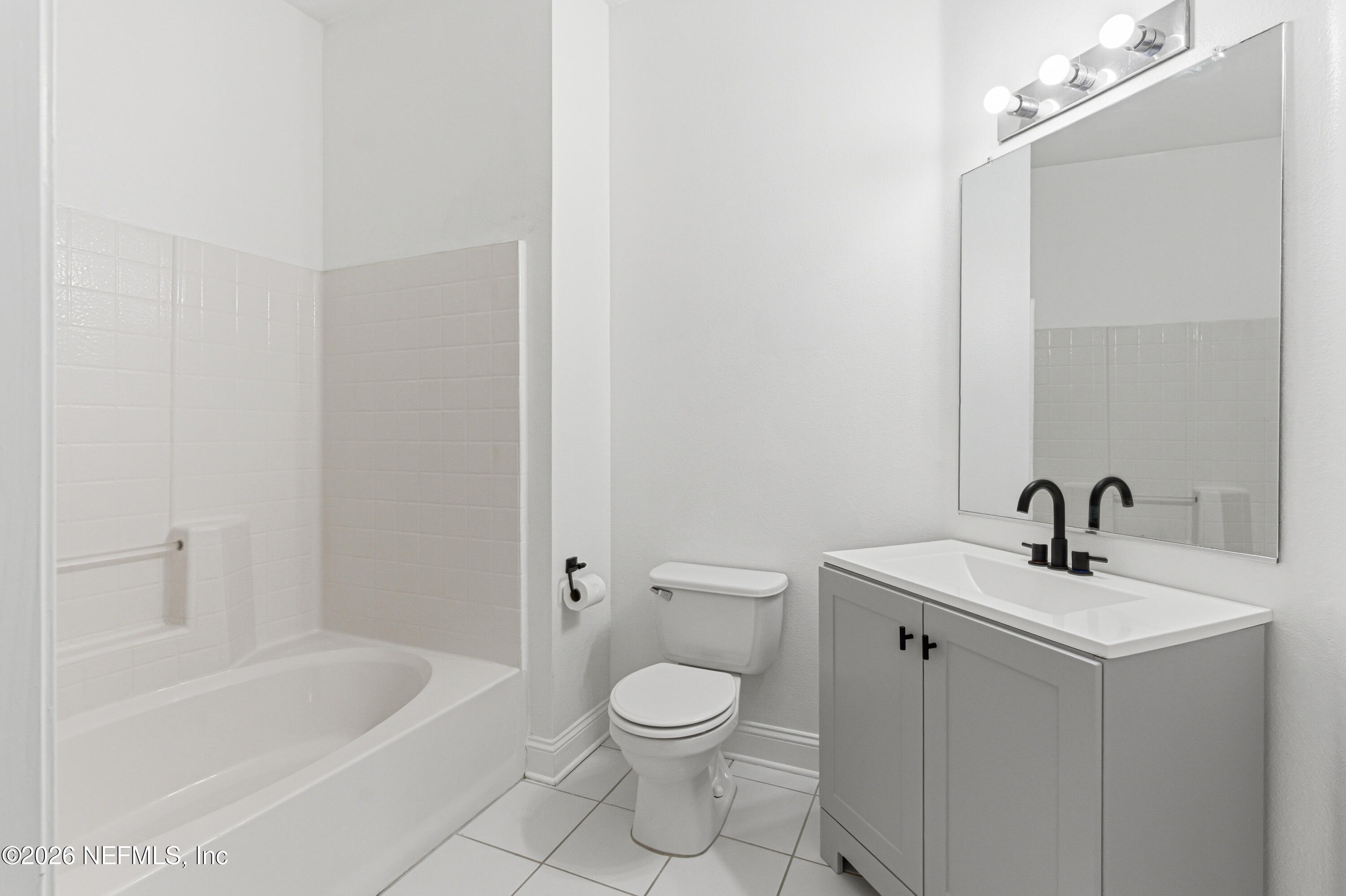 10550 Baymeadows Road, Unit 930 Jacksonville, FL 32256 - Photo 8 of 20 Primary Bathroom