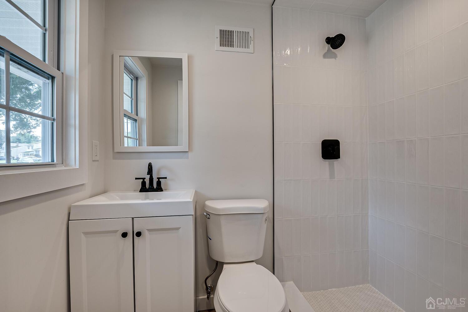 21 Brian Road Edison, NJ 08817 - Photo 9 of 47 a bathroom with a toilet sink and mirror