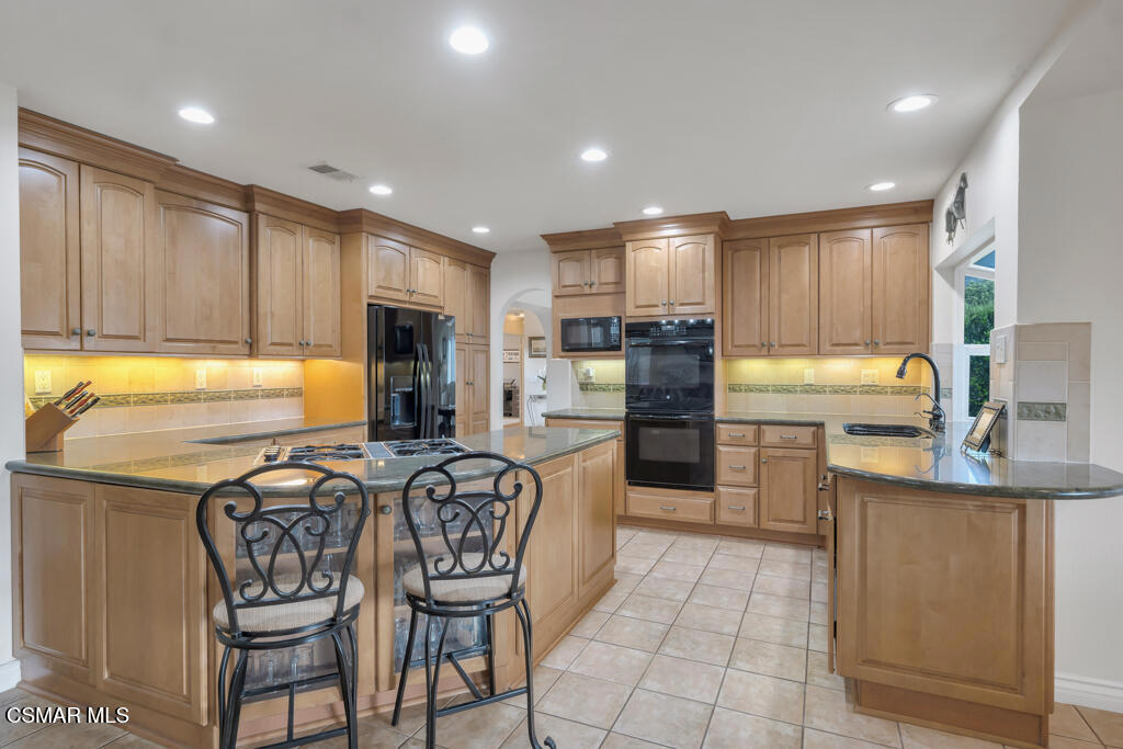 1894 Rambling Road Simi Valley, CA 93065 - Photo 11 of 63