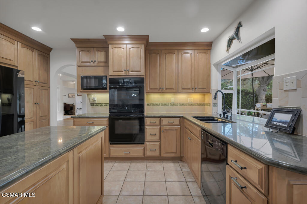 1894 Rambling Road Simi Valley, CA 93065 - Photo 12 of 63