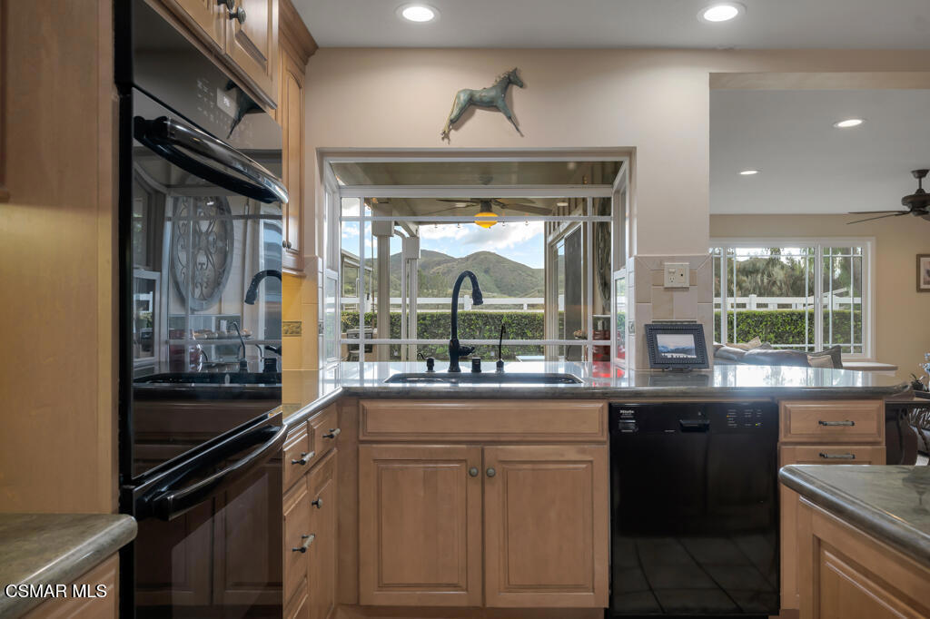 1894 Rambling Road Simi Valley, CA 93065 - Photo 13 of 63