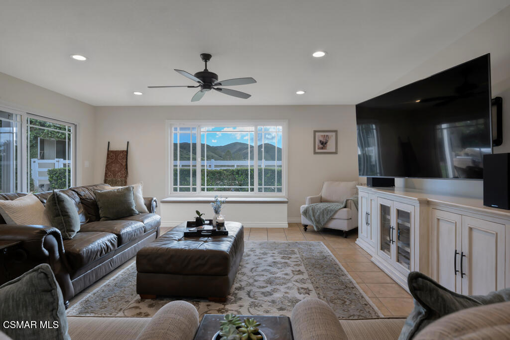 1894 Rambling Road Simi Valley, CA 93065 - Photo 16 of 63