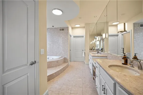 $1,250,000 | 3116 Southwest Pergola View, Lee's Summit, MO 64081