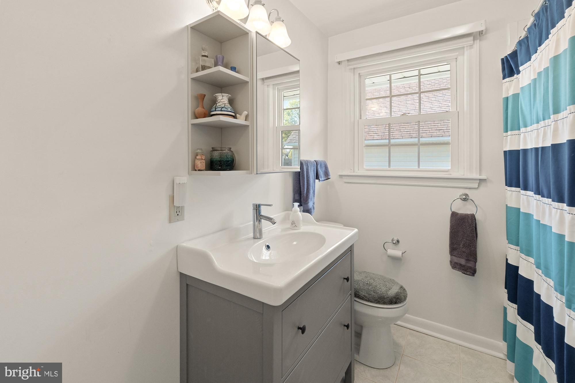569 Shipley Road Linthicum Heights, MD 21090 - Photo 9 of 30 Main level bathroom